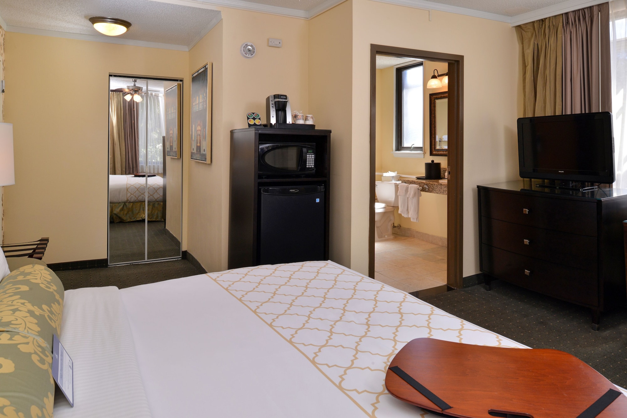 ROOM, KING BED, ACCESSIBLE