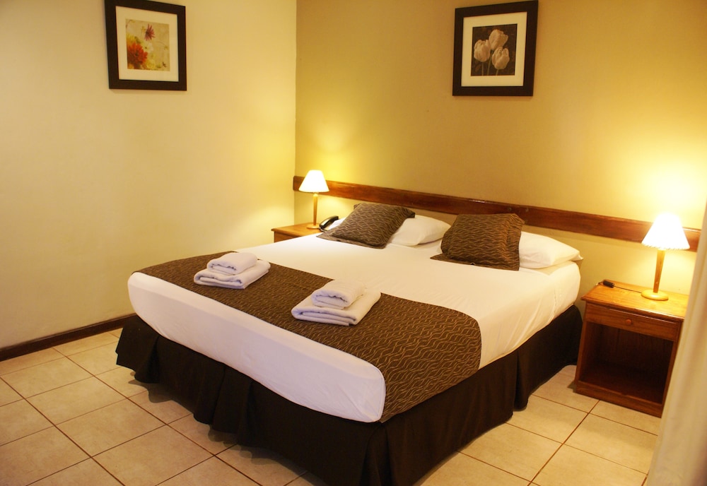 ROOM, DOUBLE BED