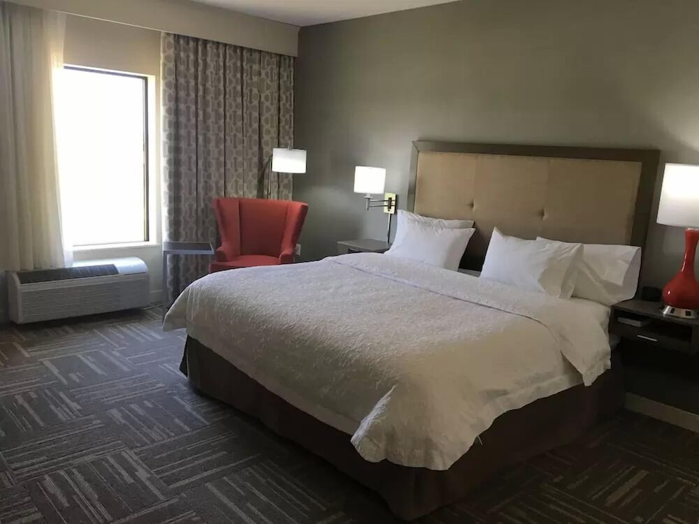 Hampton Inn McPherson KS 26/56