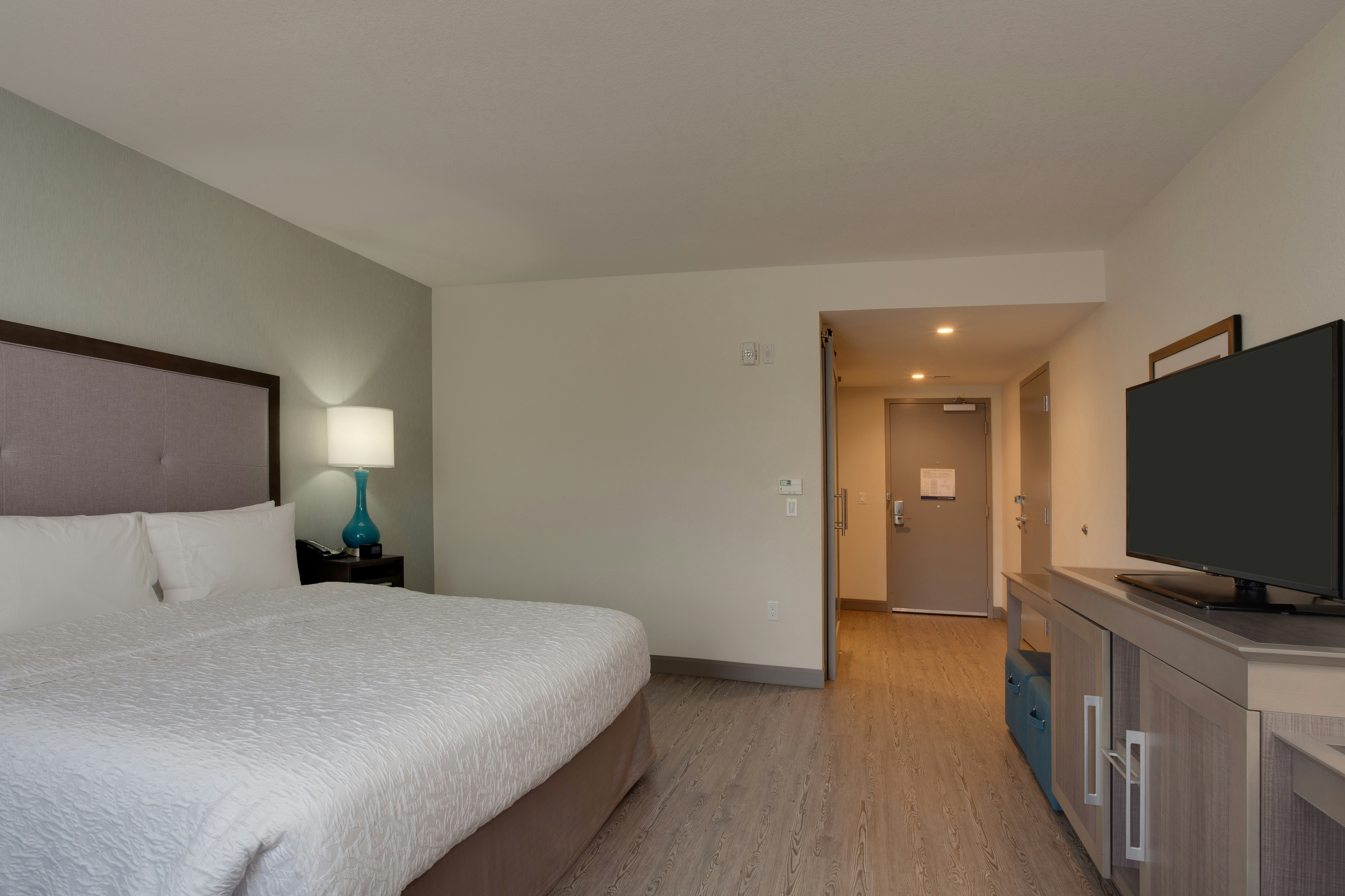 ROOM, KING BED