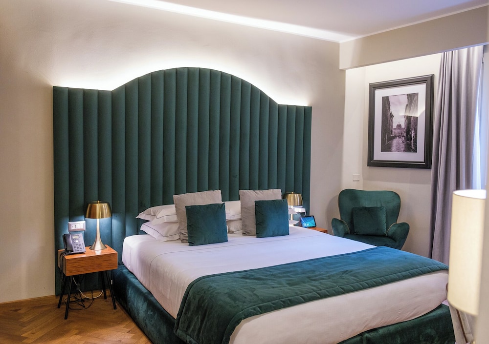 PRESTIGE, DOUBLE OR TWIN BED, PANTHEON VIEW