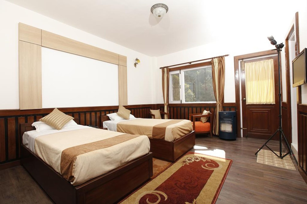 DELUXE, DOUBLE OR TWIN BED