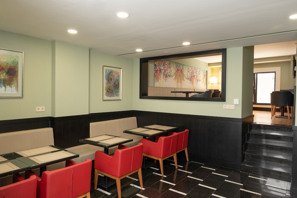 Elm Suite Hotel 34/41