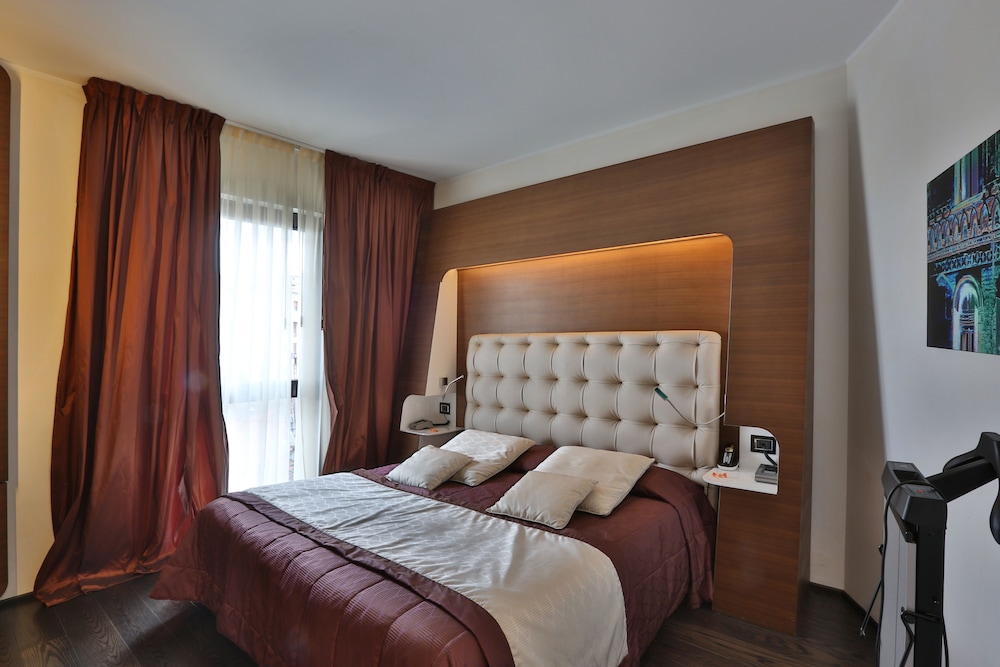 Palace Moderno 8/70