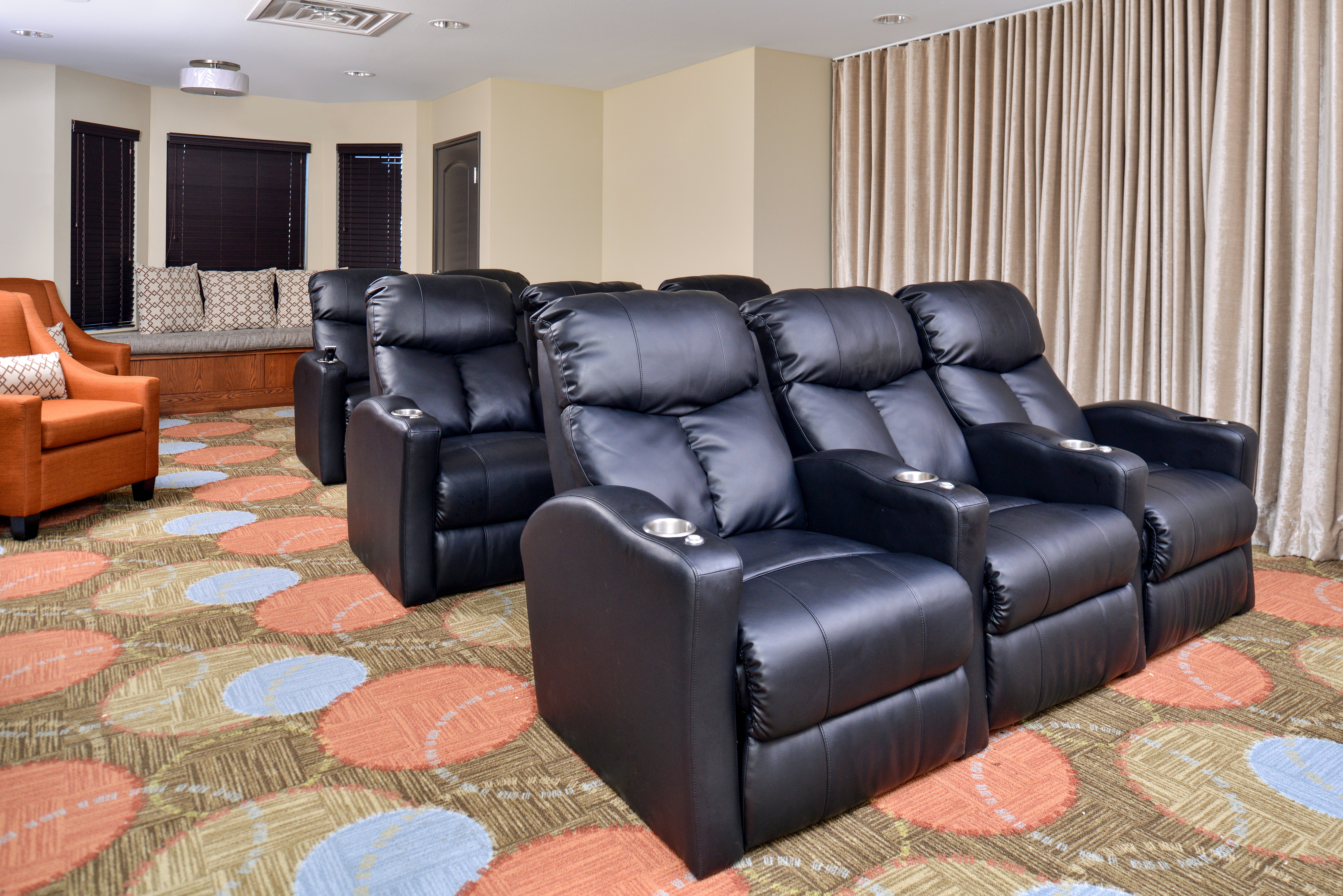 STAYBRIDGE SUITES ROCHESTER COMMERCE DR NW 32/56