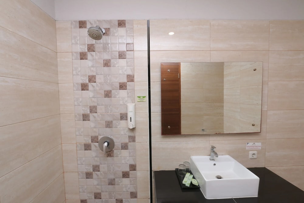 GRAND AMIRA HOTEL 62/63
