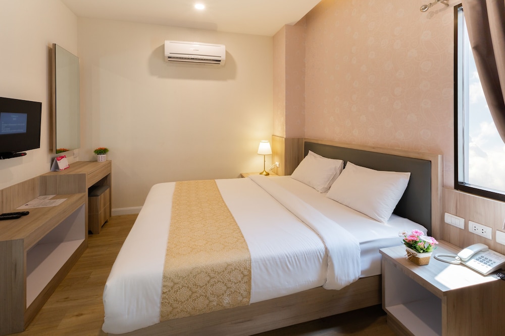 Leela Orchid Hotel 15/49