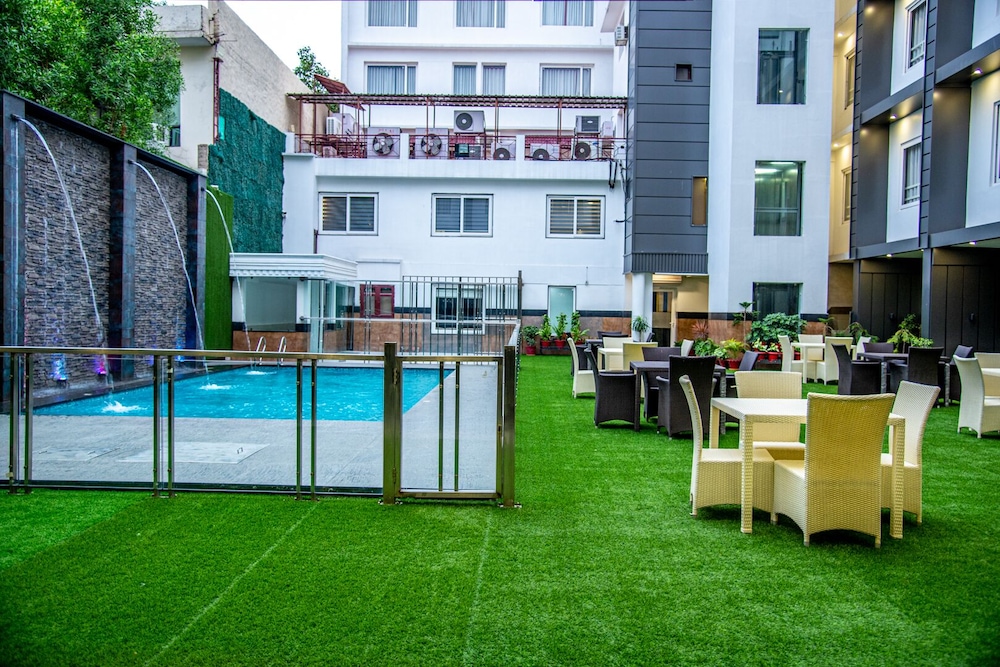 Hotel Sun Park Chandigarh 45/50