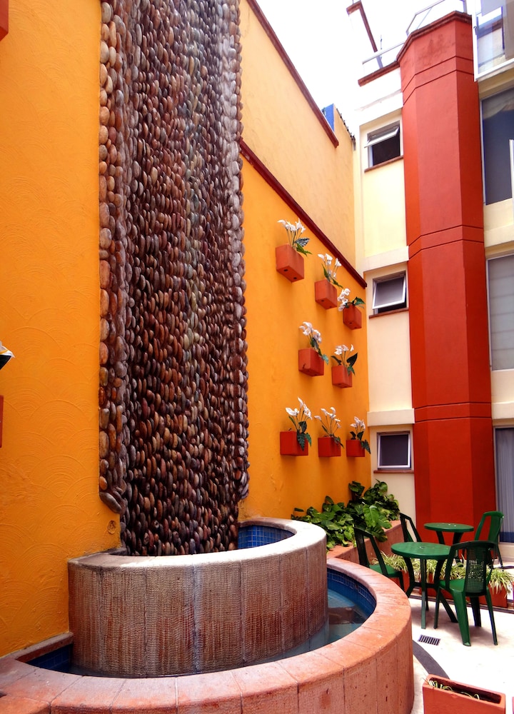 Oliva Plaza Hotel 8/50