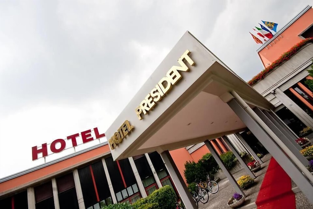 GRAND HOTEL PRESIDENT 2/49