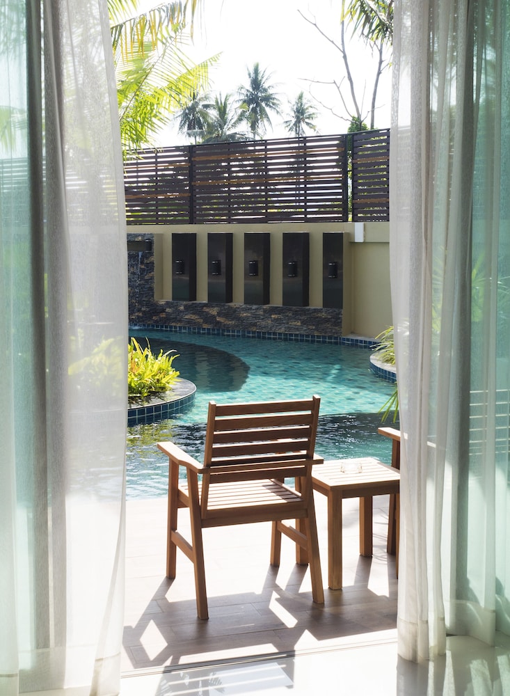 Aqua Resort Phuket 11/70