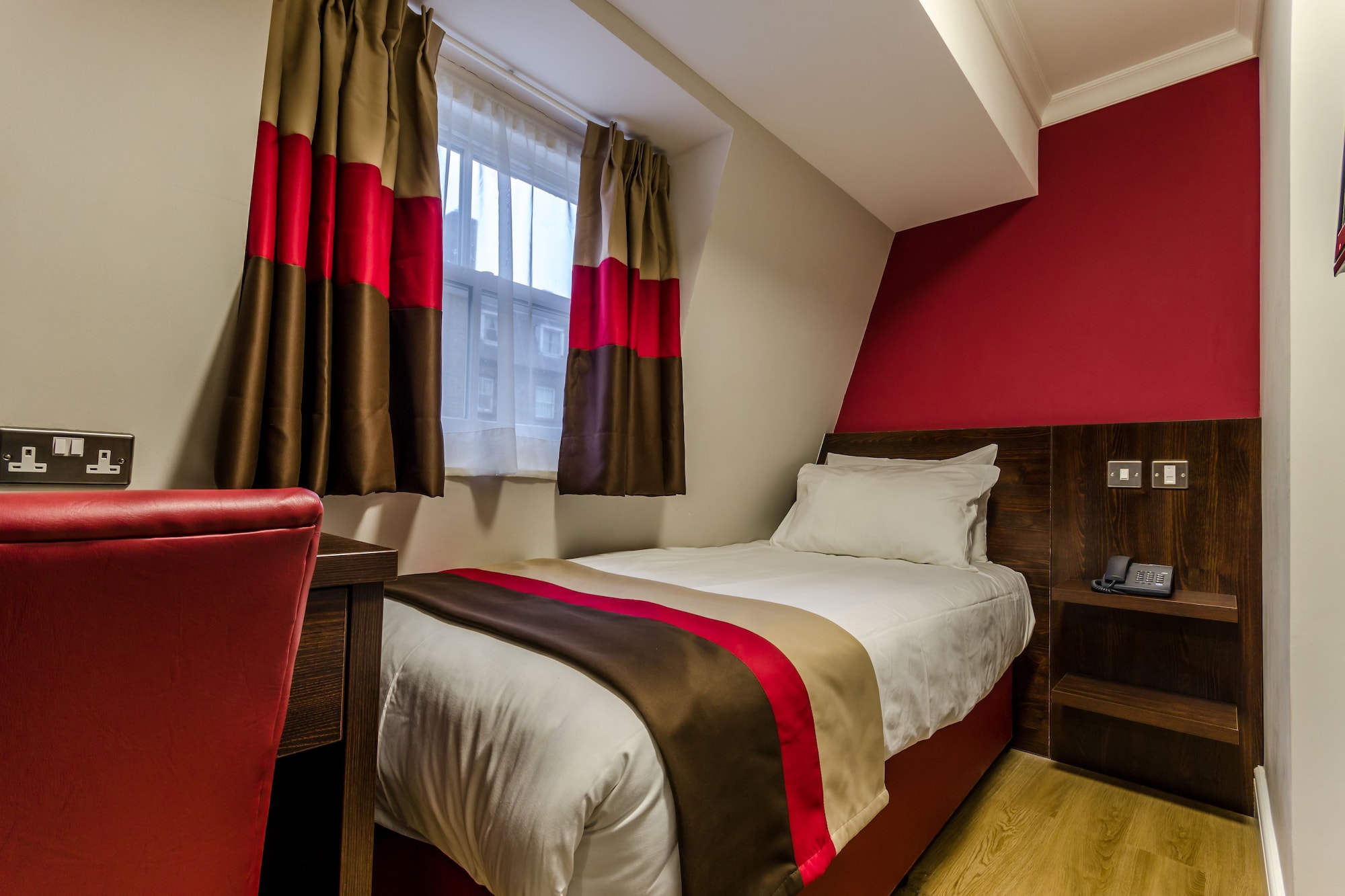 ROOM, SINGLE