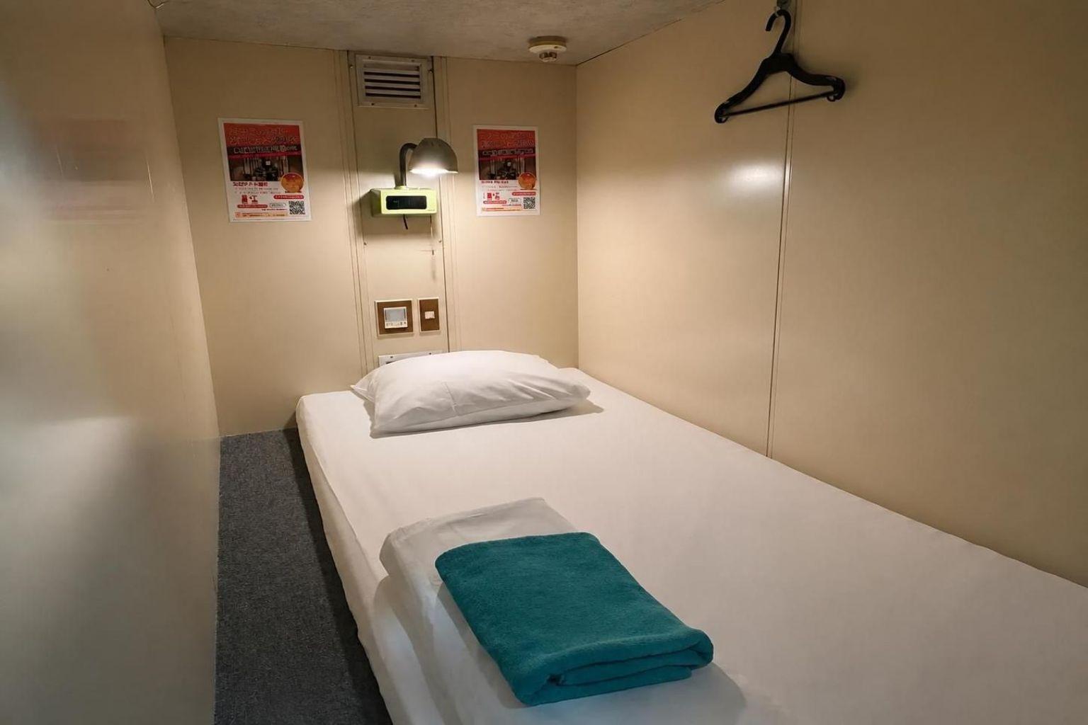 Male Dorm, Cabin