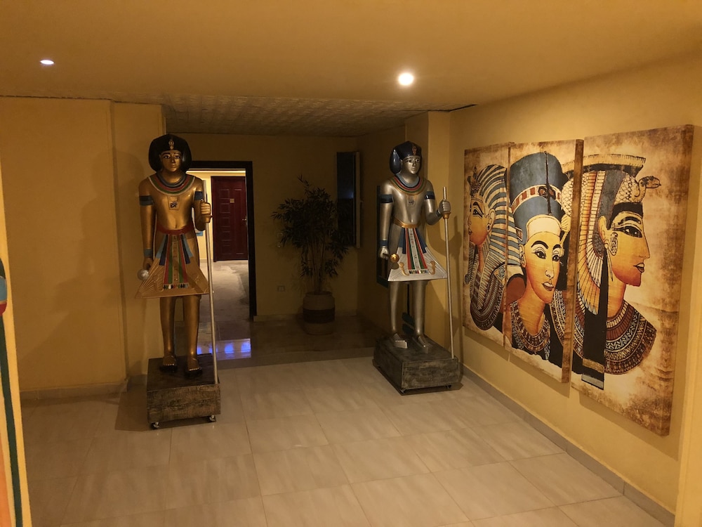 Great Pyramid Inn 25/50