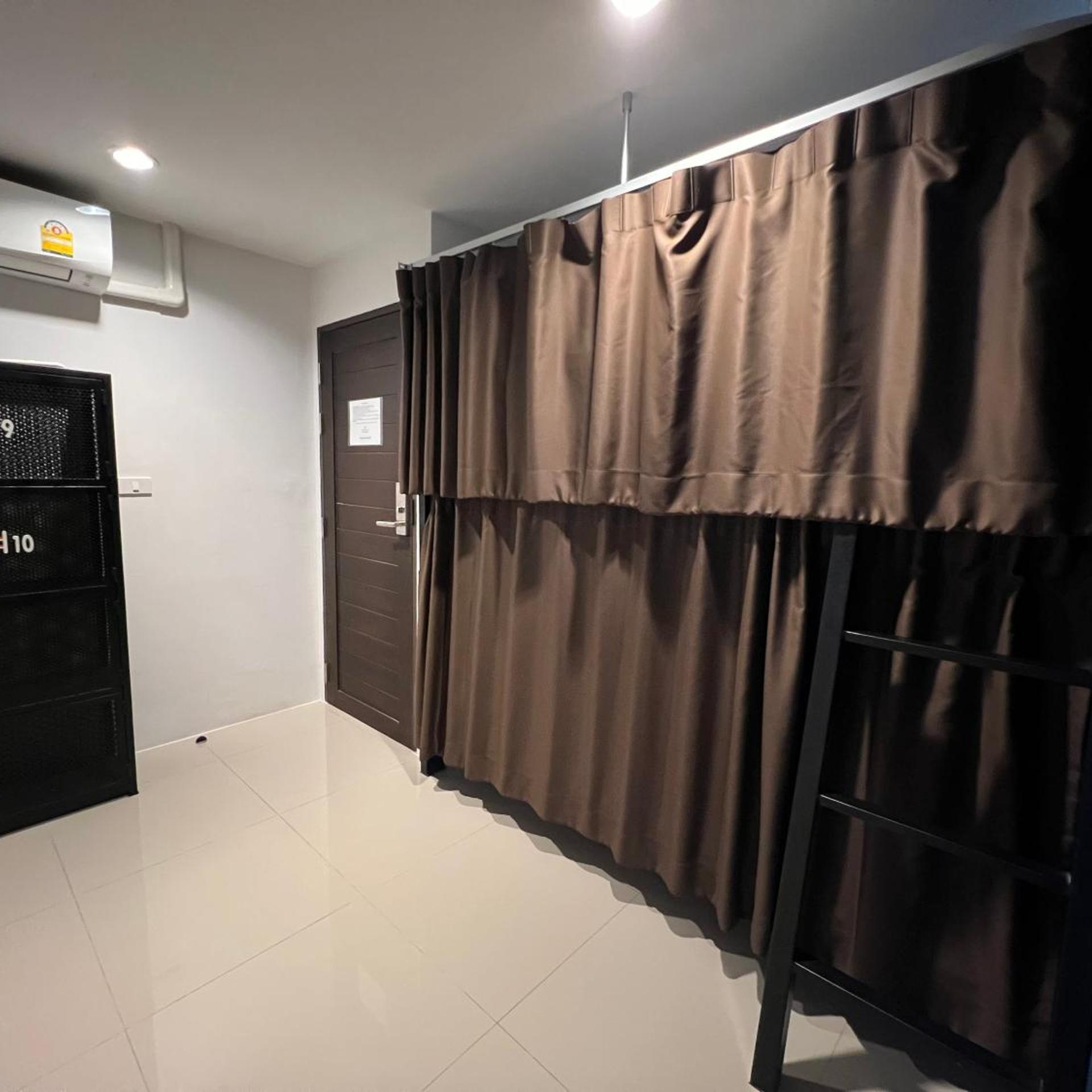 Litera Hostel Adults Only 35/71