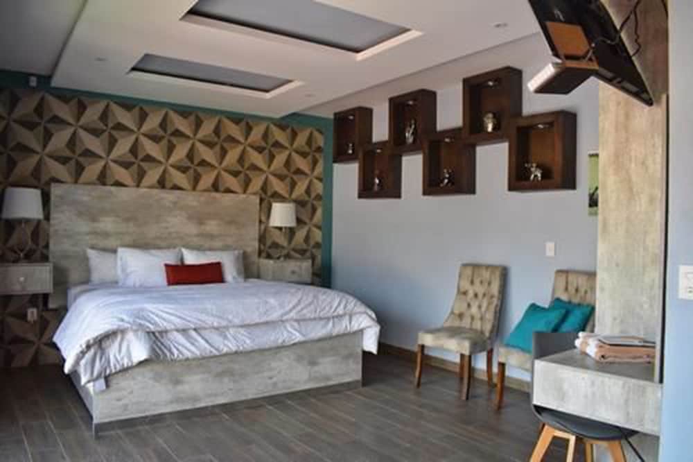 PANORAMIC, PLUS, STUDIO, SUITE