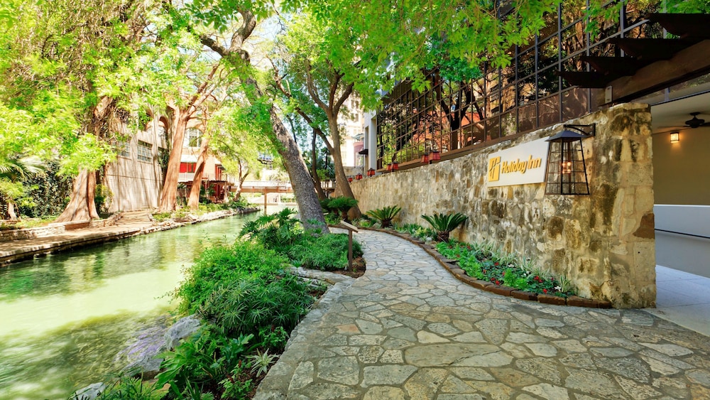 Holiday Inn San Antonio-Riverwalk 3/65