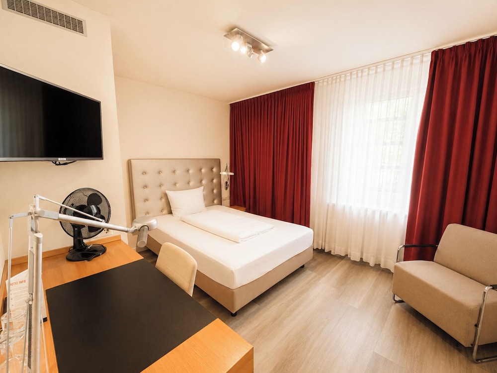 Hotel Maximilians 7/19