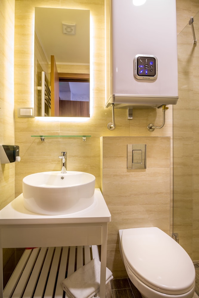 Privilege Suites By Central Park 69/69