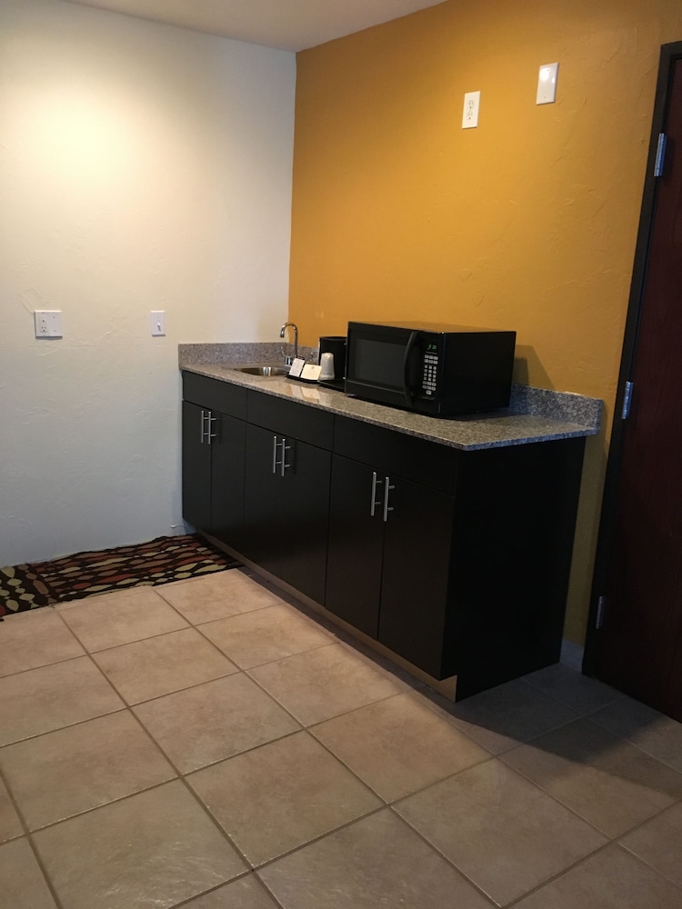 Best Western Greentree Inn & Suites 7/27