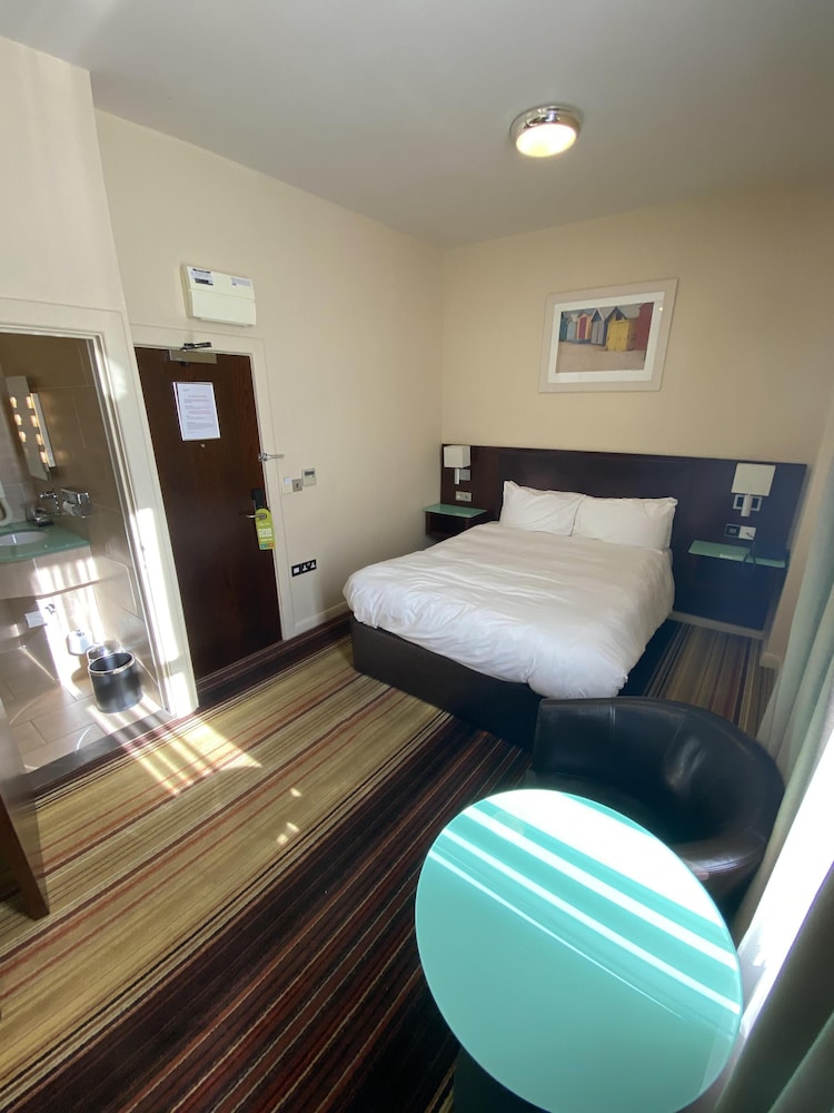 The Prom Hotel 10/50