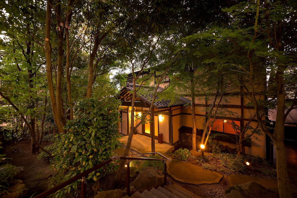 Yufuin Onsen Toshoan 43/44