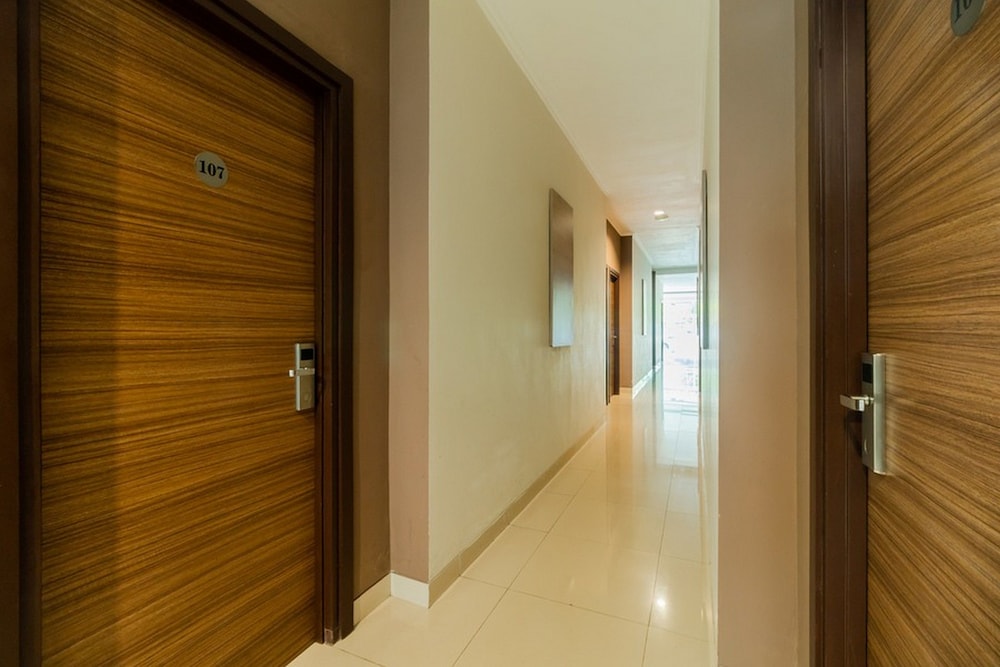 RedDoorz Plus near Lippo Mall Kemang 2 13/23