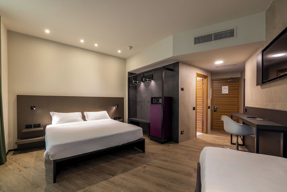 ROOM, TRIPLE