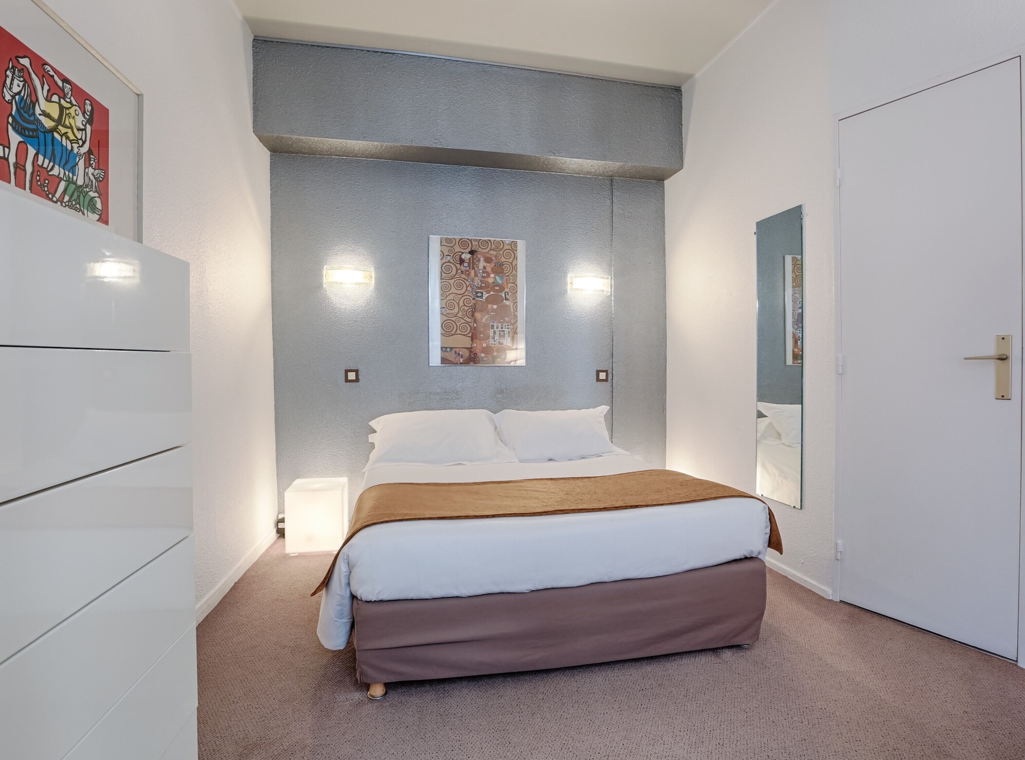 ROOM, DOUBLE BED