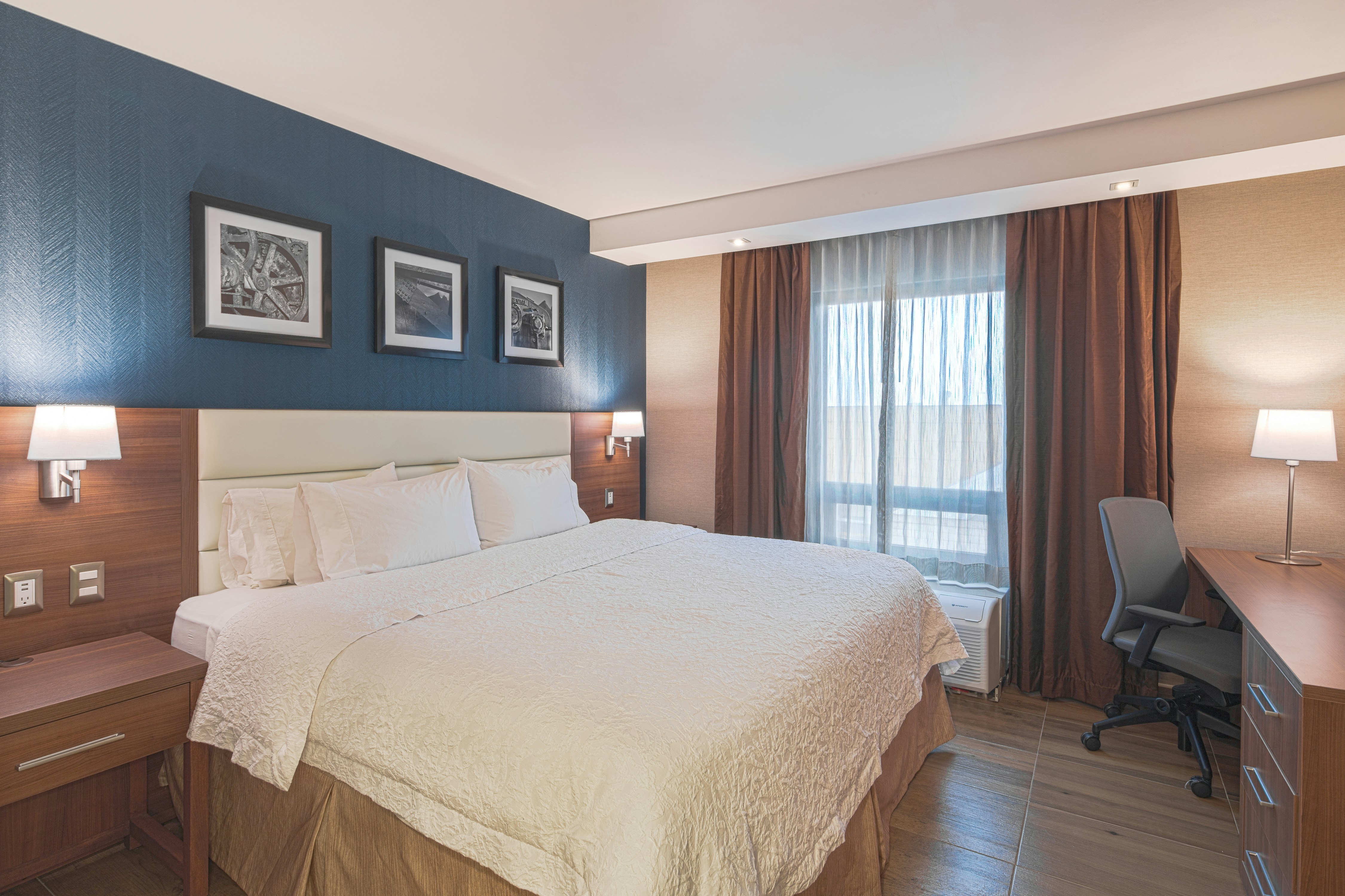 1 BEDROOM, SUITE, KING BED