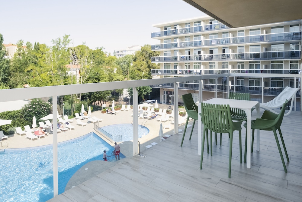 Aparthotel Cye Holiday Centre 48/57
