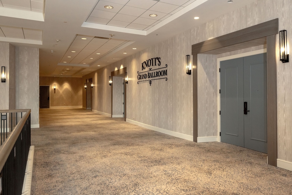 Knotts Berry Farm Resort Hotel 7/41