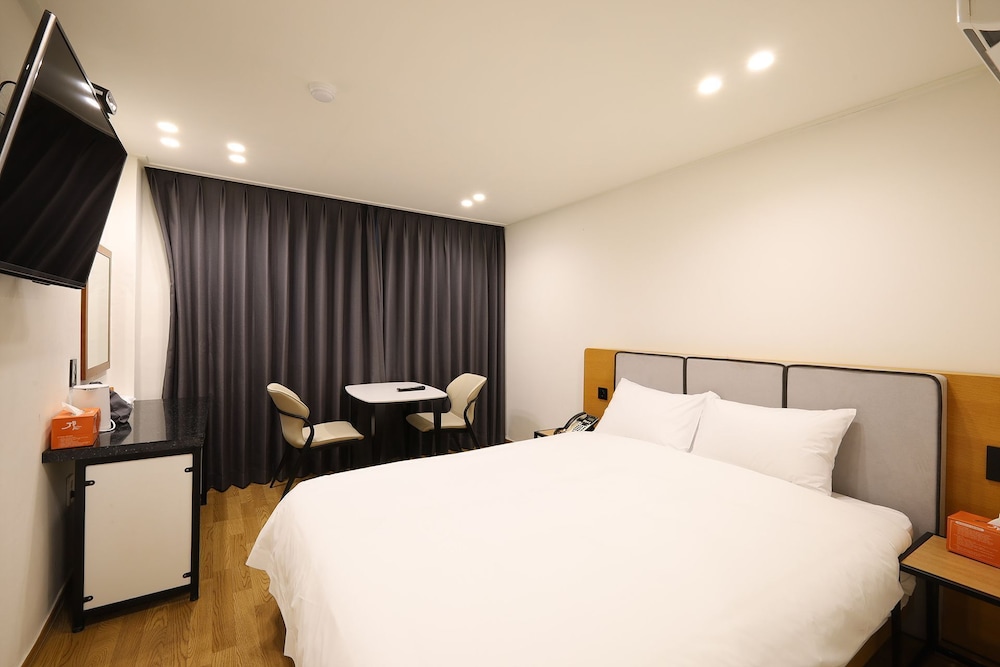 JB Plus Hotel 25/65