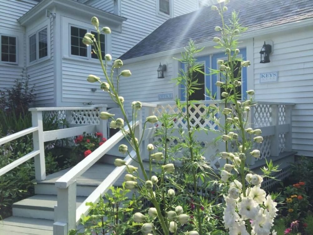 2 River Road Inn & Cottages 42/50
