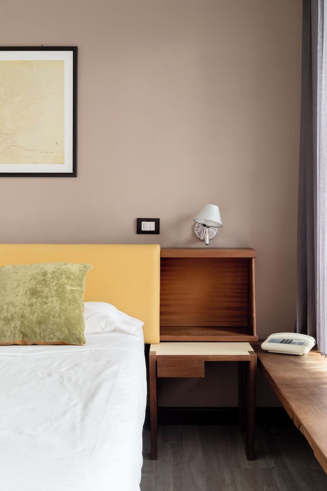 Boite Hotel 3/50