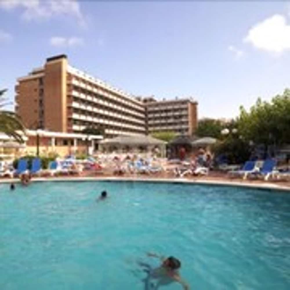 California Gardens Hotel 5/50