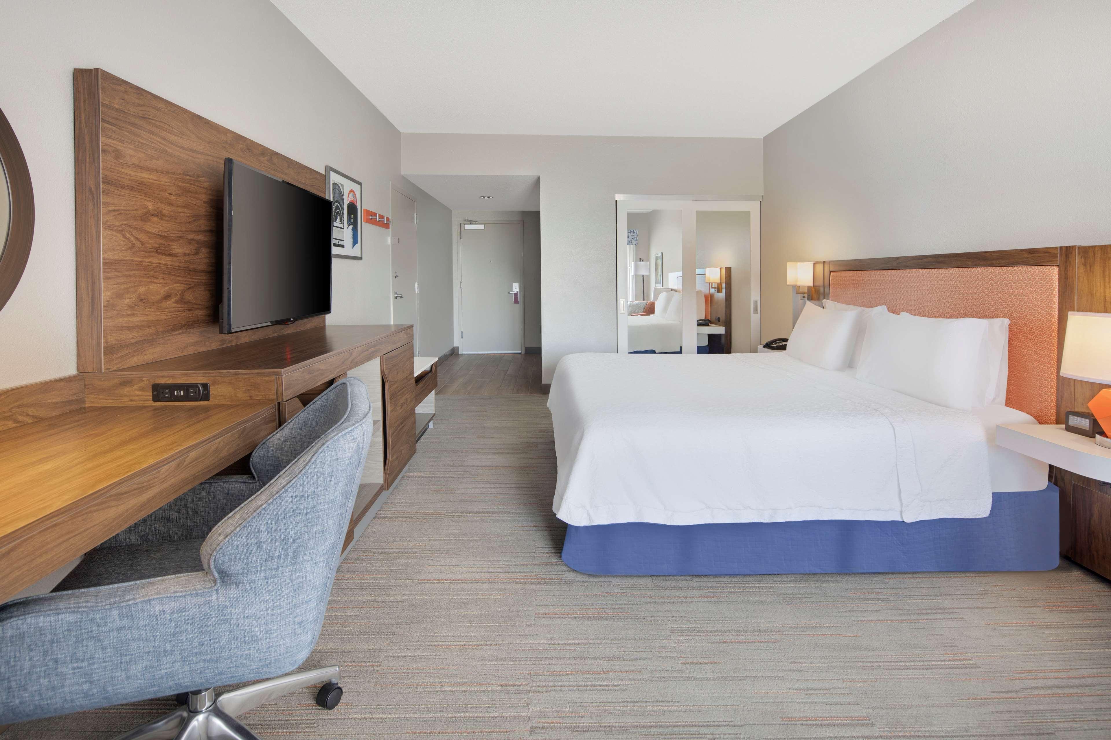 SUITE, KING BED, SOFA, GROUND FLOOR