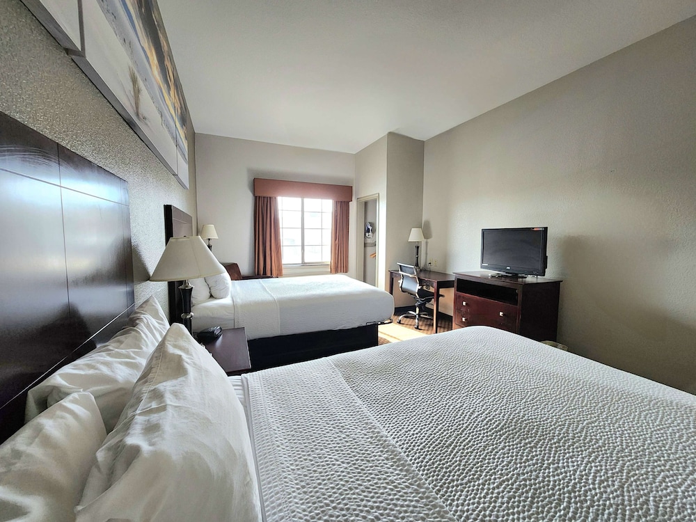 Efficiency, 2 Queen Beds, Kitchenette