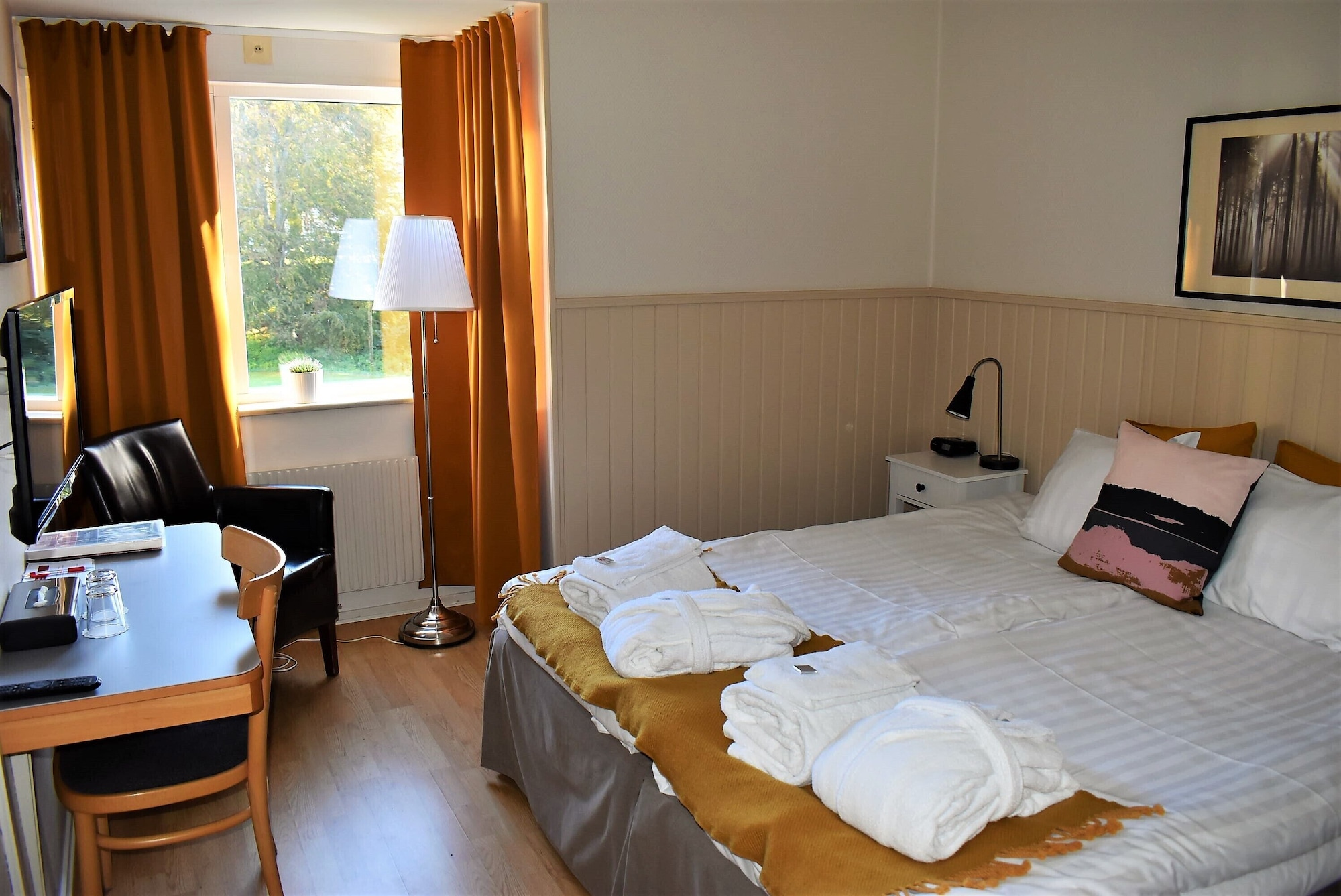 SUPERIOR, TWIN BEDS