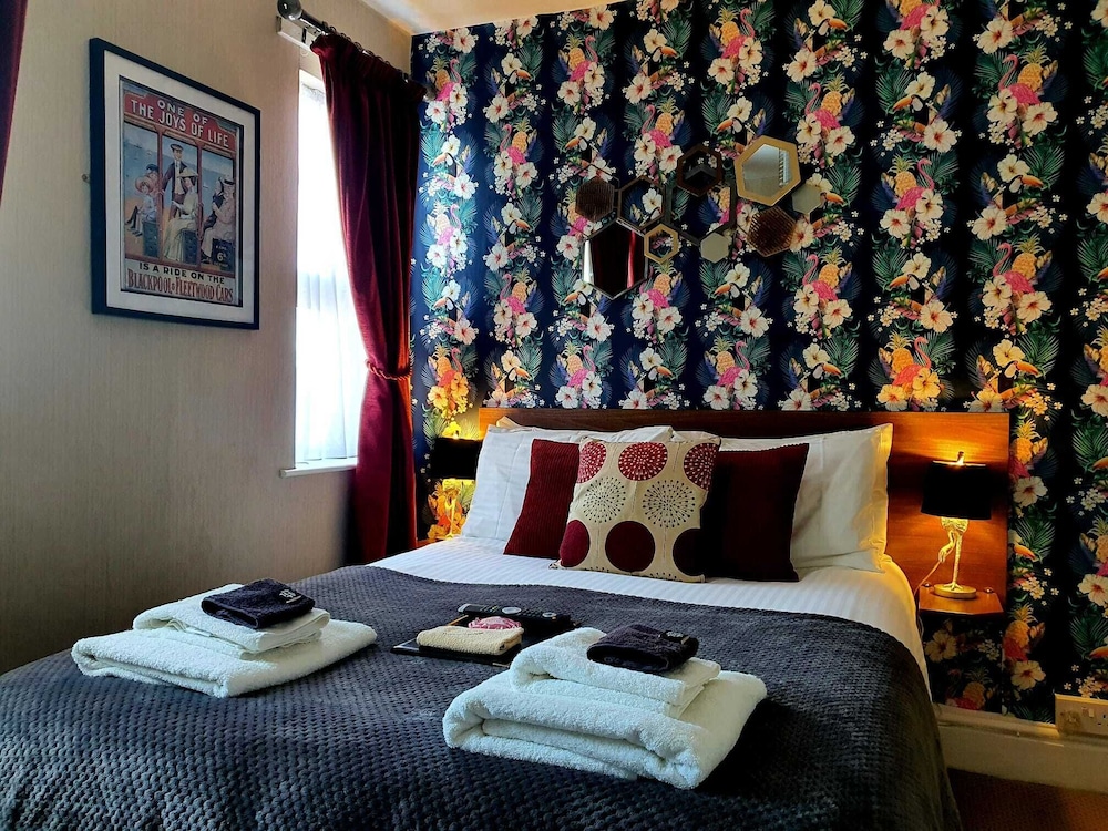 Gabrielle's Hotel 8/44