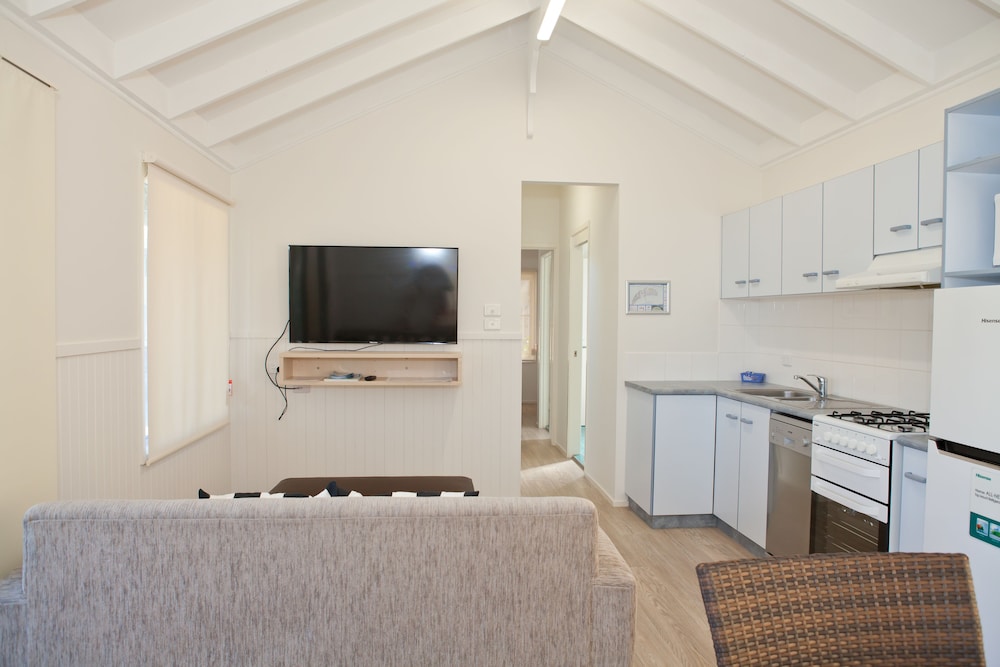 BLUE LAGOON BEACH RESORT 22/67