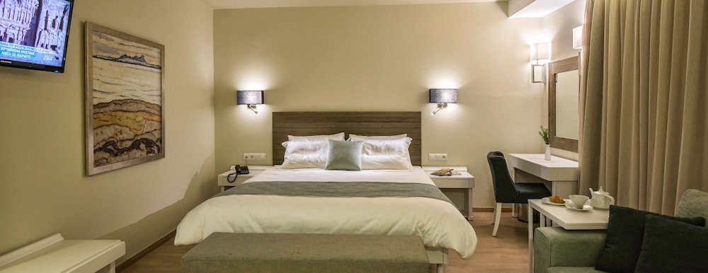 Swell Boutique Hotel 8/38