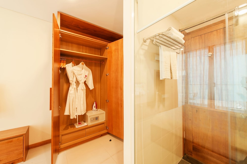 Maple Hotel Apartment 50/50