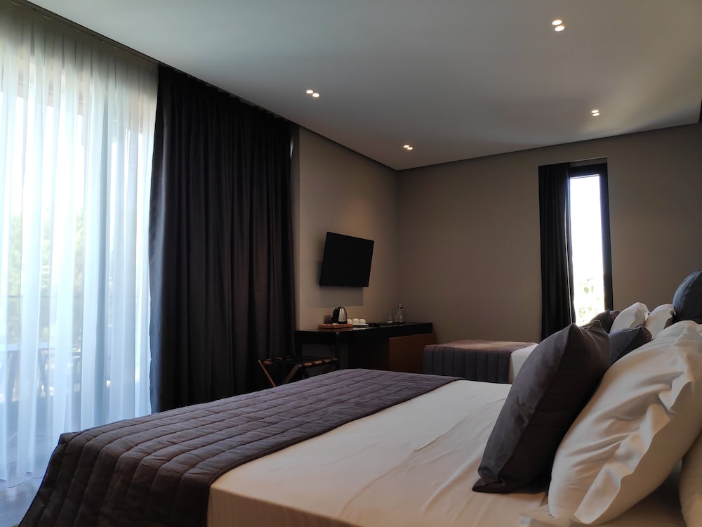 Supreme Hotel 34/72