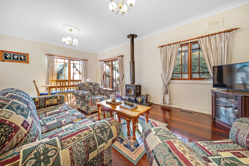 WHISPERING PINES BOUTIQUE ACCOMMODATION 32/50