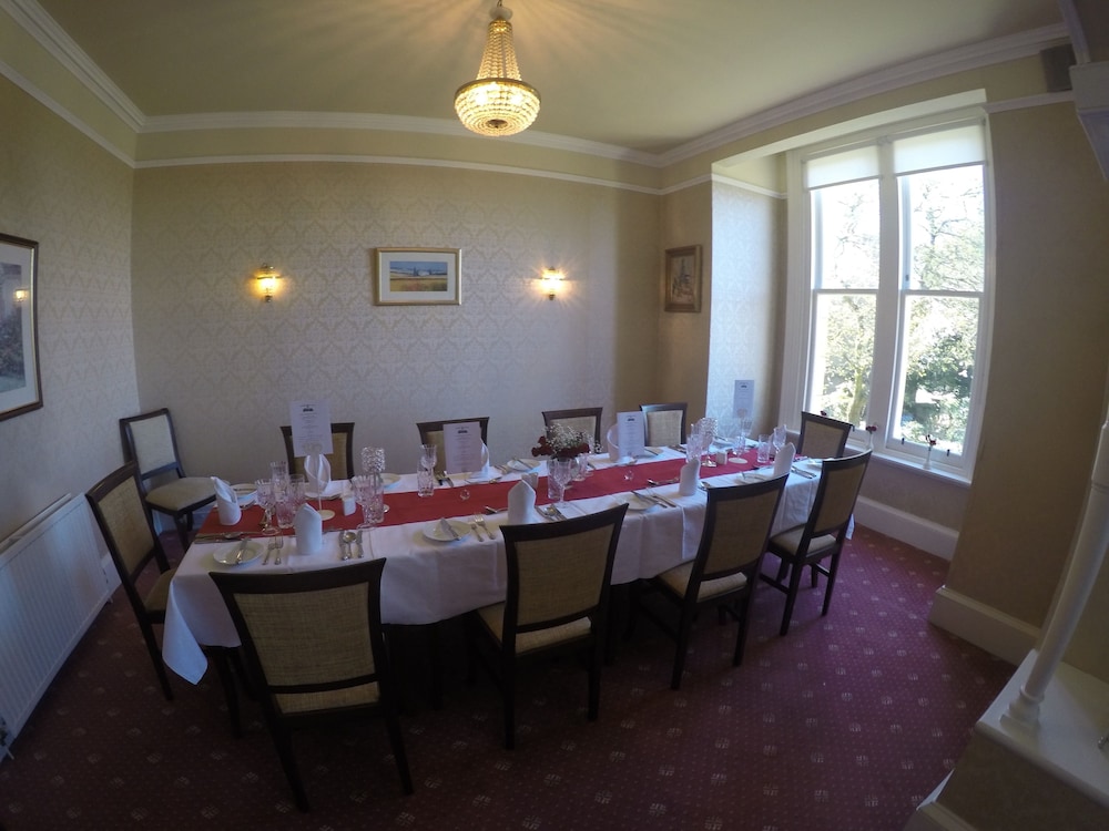 Sunbank House Hotel 65/75