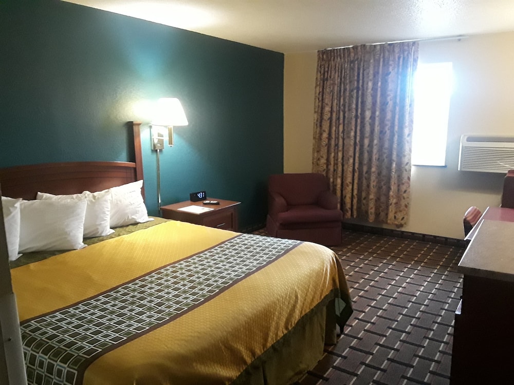 Faribault Hometown Inn & Suites 13/41