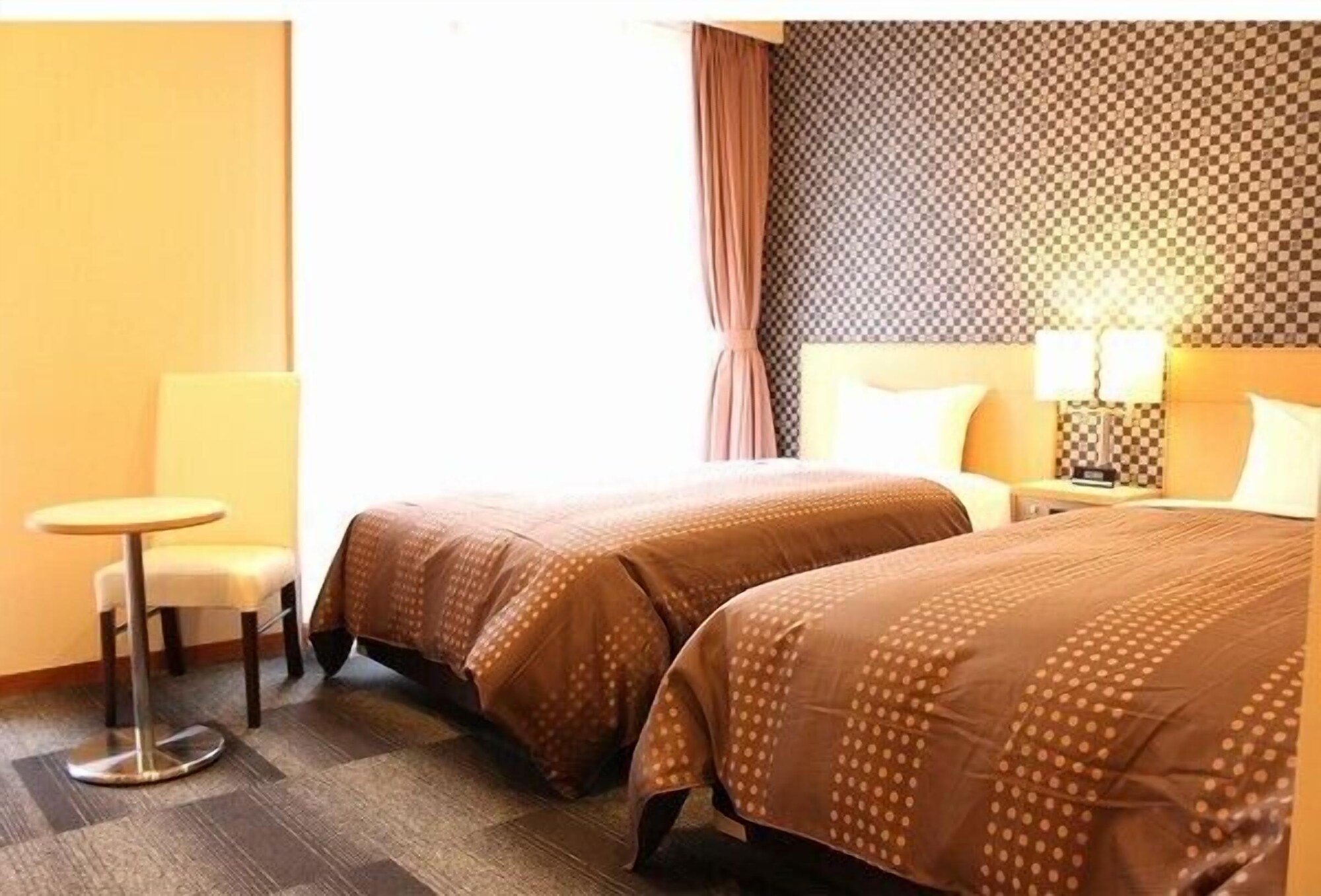 ROOM, TWIN BEDS