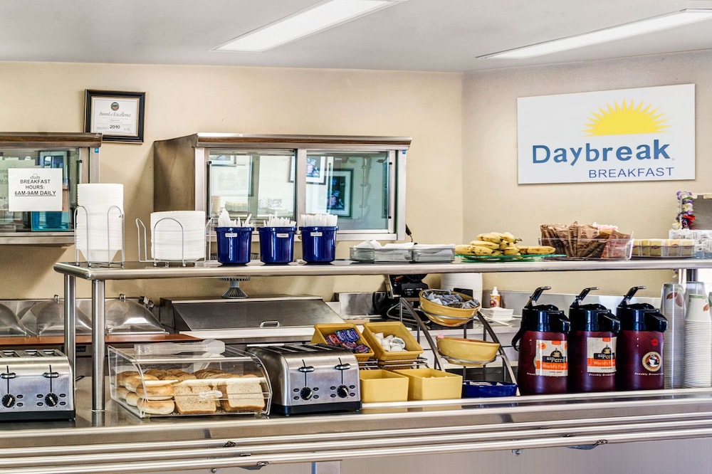 Days Inn & Suites by Wyndham Fullerton 12/26
