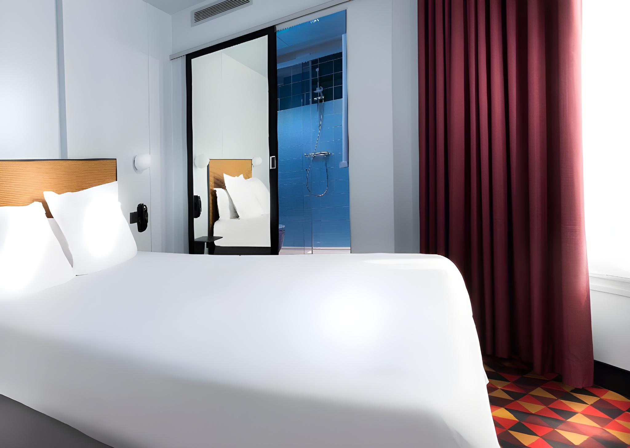 Courtyard, Comfort, Double or Twin Bed